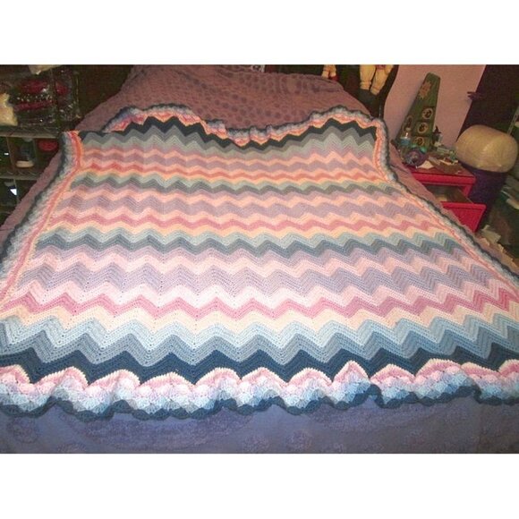 Vtg Hand Crochet Knitted Afghan Blanket Couch Throw Lap Colorful Chevron Zig Zag - Picture 4 of 7
